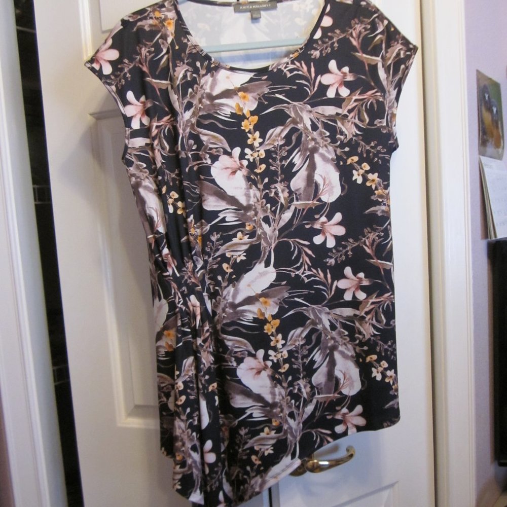 Kate & Mallory Asymmetrical Black Floral Tunic Top Sz L